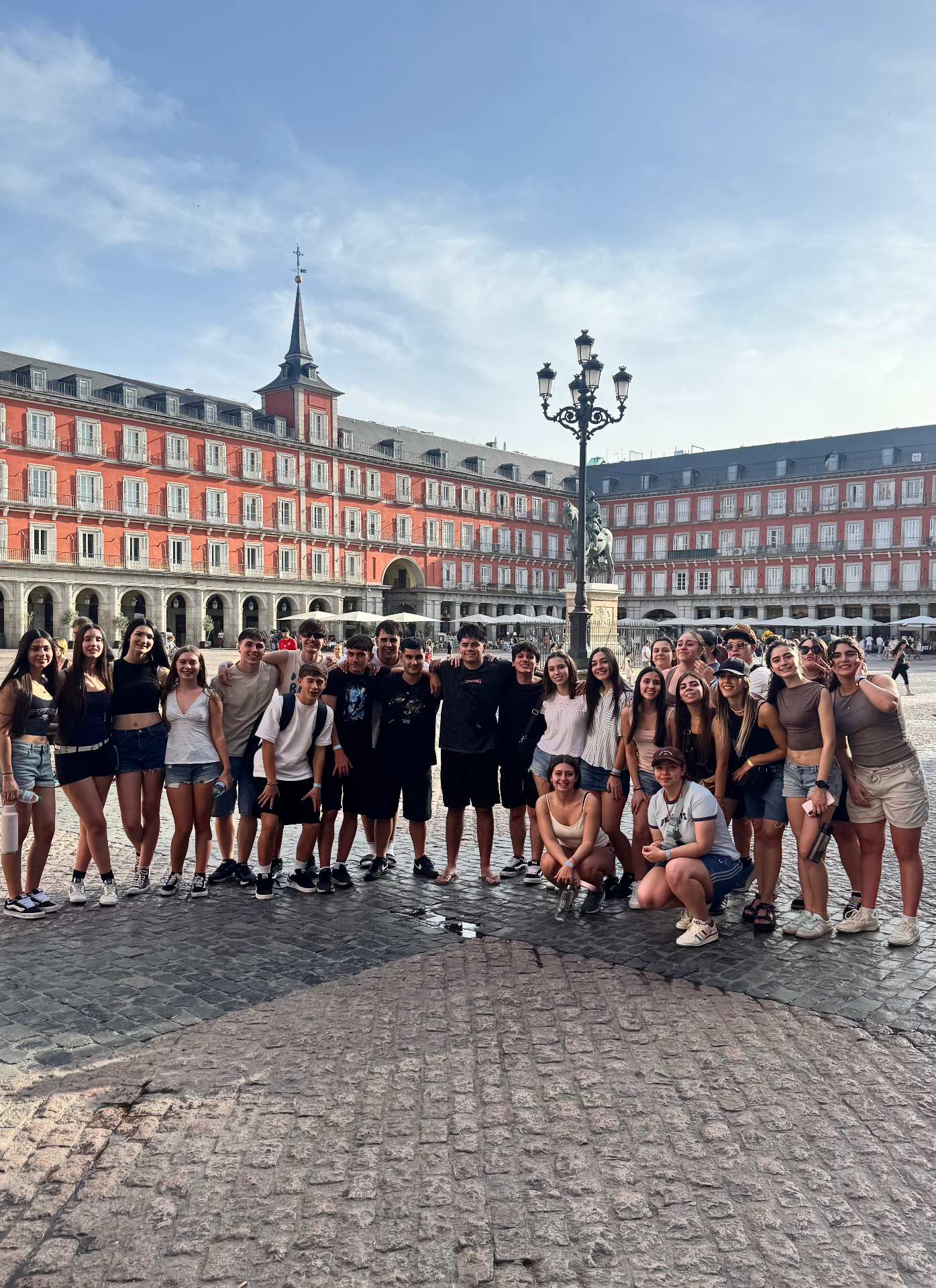 Grupo de jóvenes VSF en la Plaza Mayor de Madrid